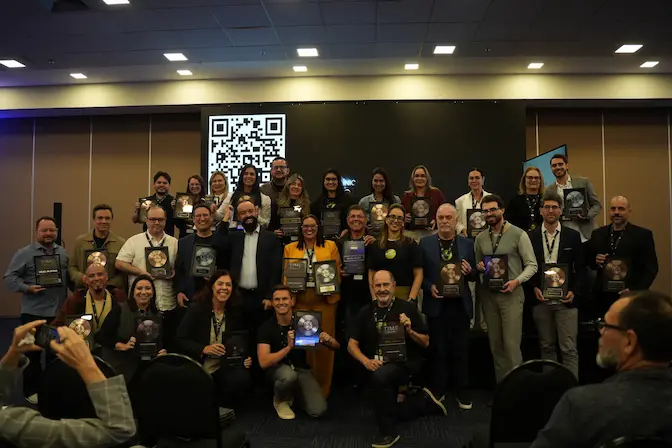 Grupo de alunos Holding Total